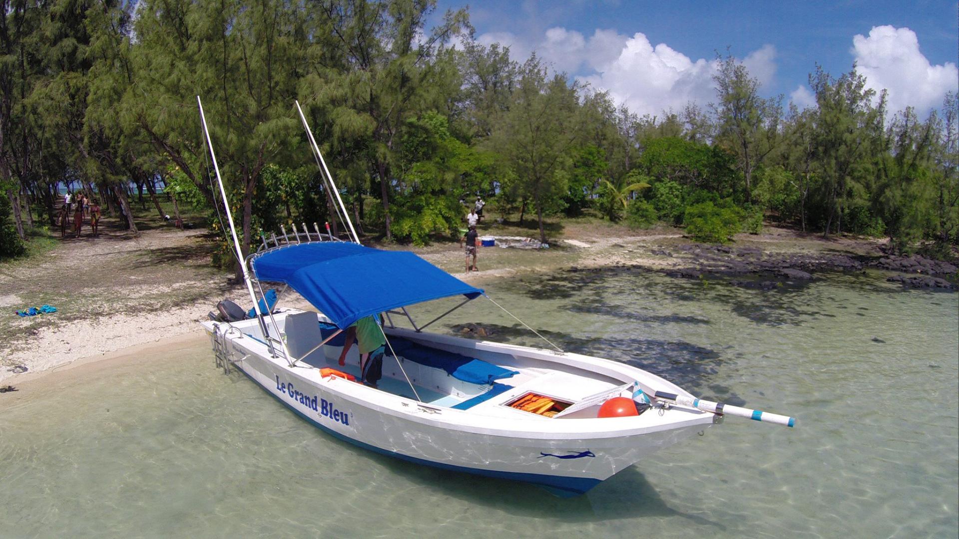 Le Grand Bleu Excursion en mer îles d'Ambre-Bernache